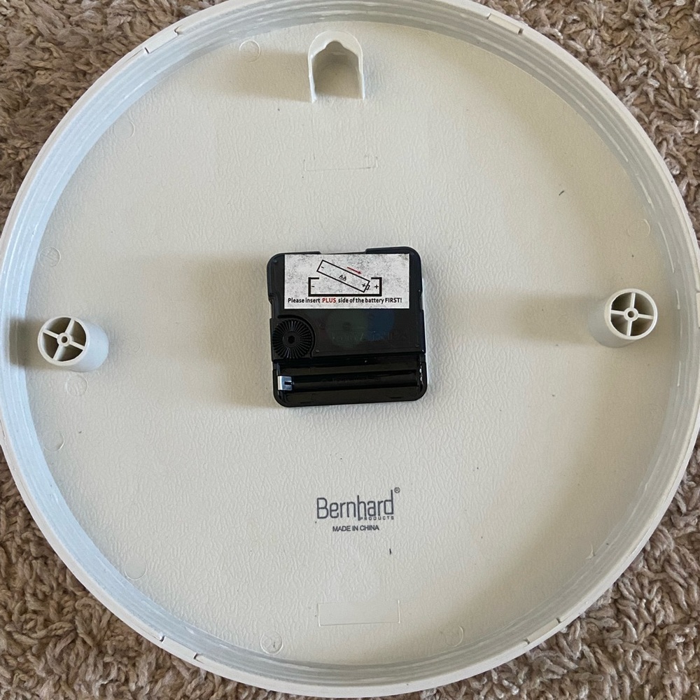 White Quartz Wall Clock - Picture 2 of 5